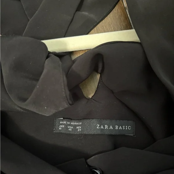 Zara XS Black Sleeveless Tank Top Blouse V Neck Racerback Criss Cross Basic - Picture 3 of 7